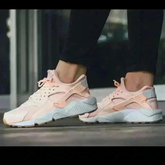 Nike Air Women Huarache Run Sunset TINT/WHITE-GUM 6.5 - Picture 2 of 15